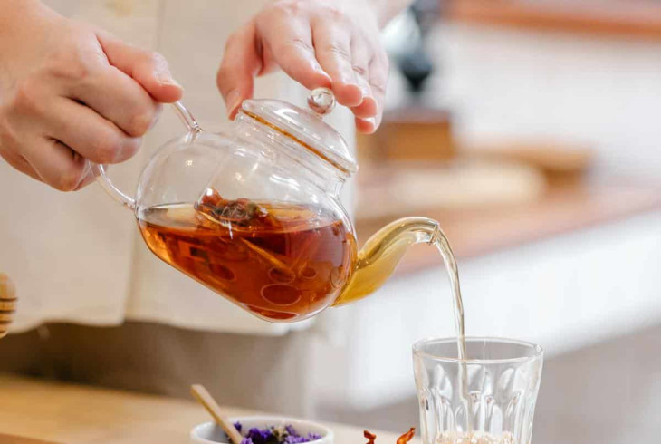 Эд баялаг, үнэ цэнийг бүтээхээр хөдөлмөрлөж байгаа хүмүүс ууж байгаа шингэн зүйлээ анхаараарай.